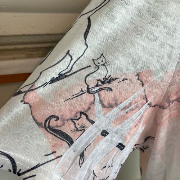 VTG Cat print watercolor Vneck top w/ delicate bling flutter sleeves 🐱 - Picture 7 of 15